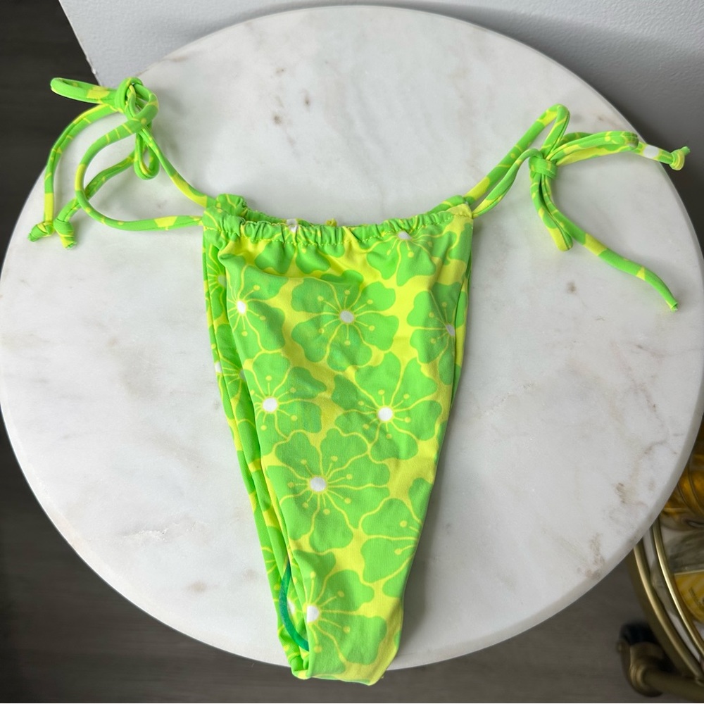 NEW Out from Under Cheeky Bikini Bottoms size large